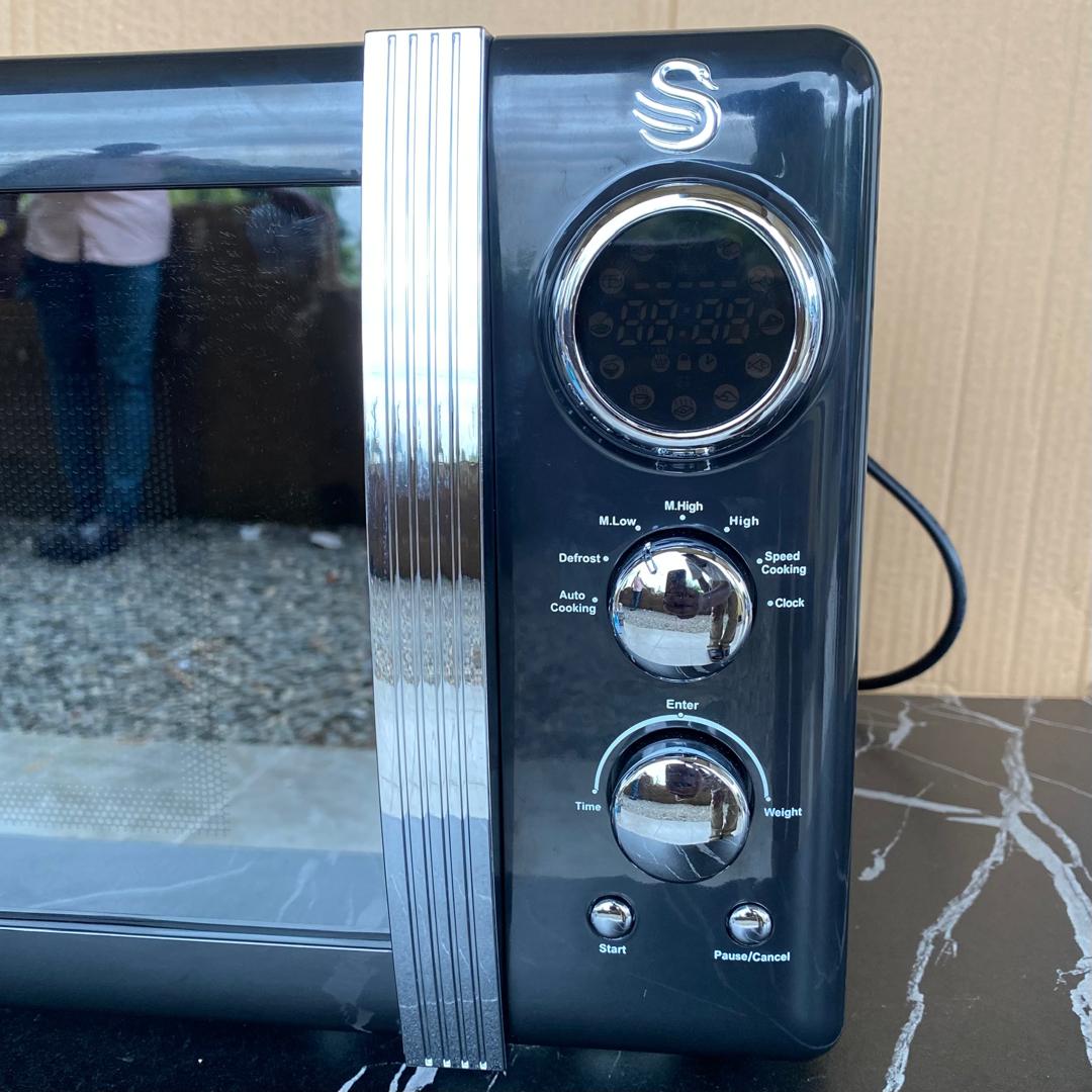20L Swan Retro Digital Microwave - Store Reject