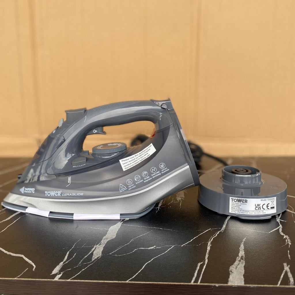 Tower Ceraglide 2800W 2-in-1 cord/cordless steam iron