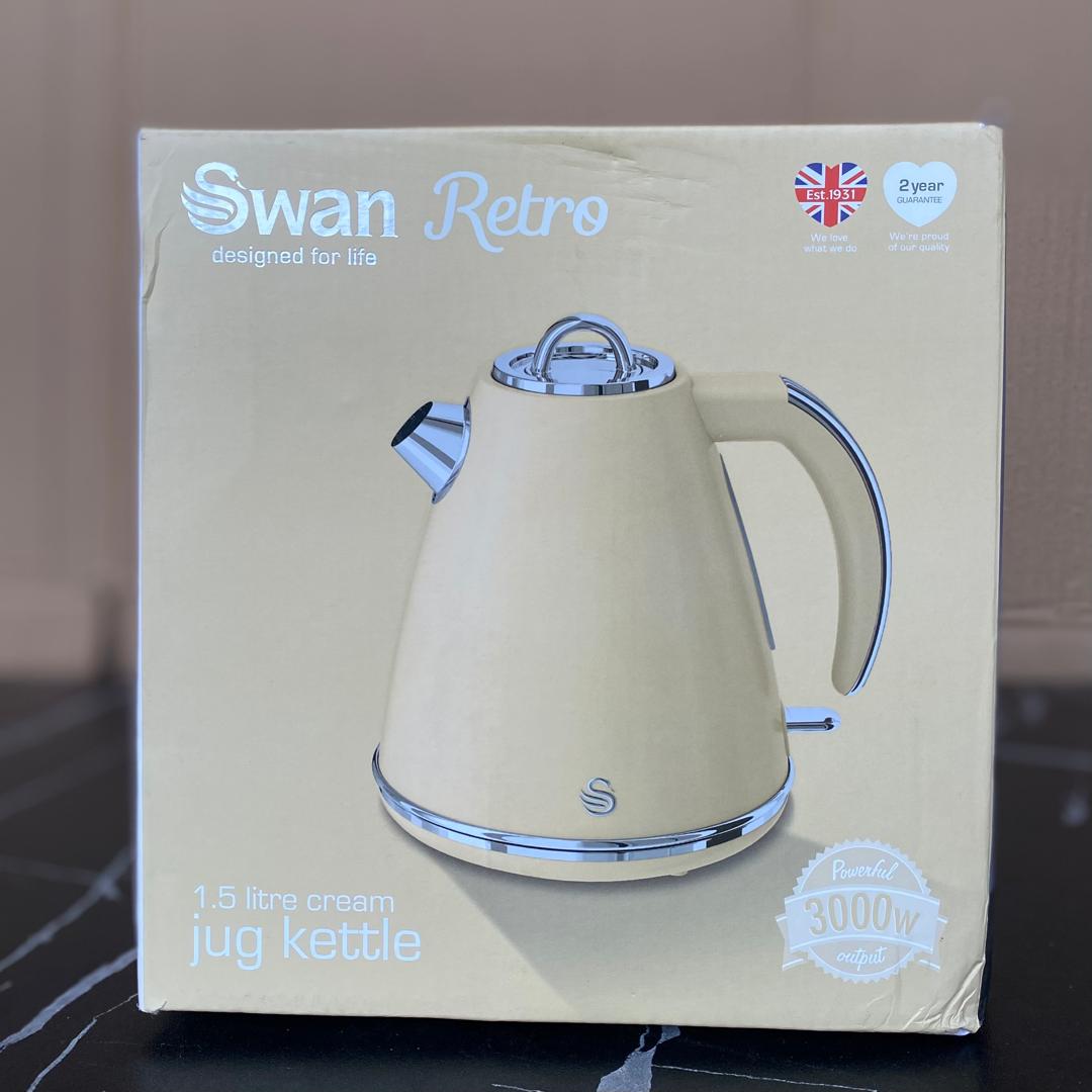 1.5 L Swan Retro Cream Jug Kettle.