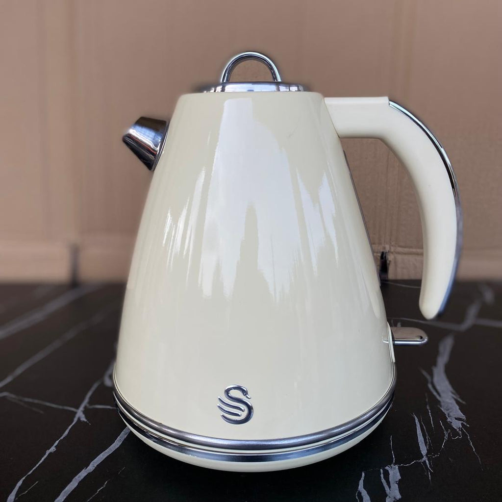 1.5 L Swan Retro Cream Jug Kettle.