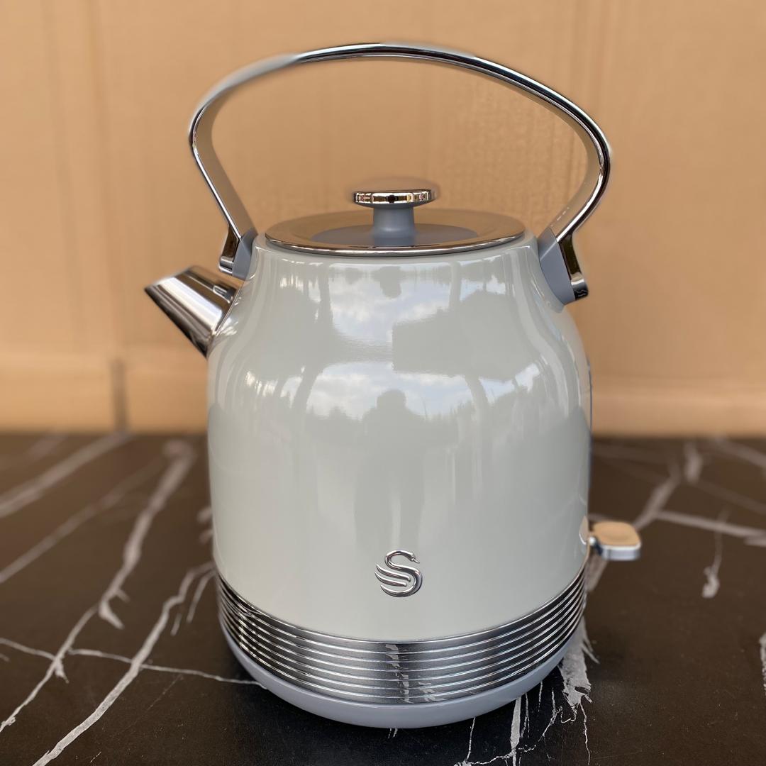 1.7L Swan Retro Traditional Kettle