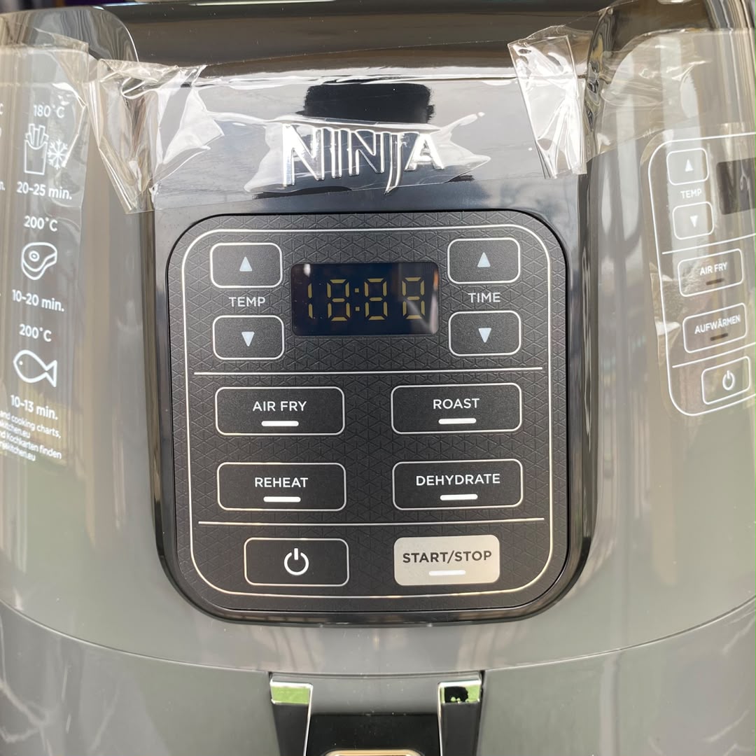 3.8L Ninja Air Fryer AF100 - NEW