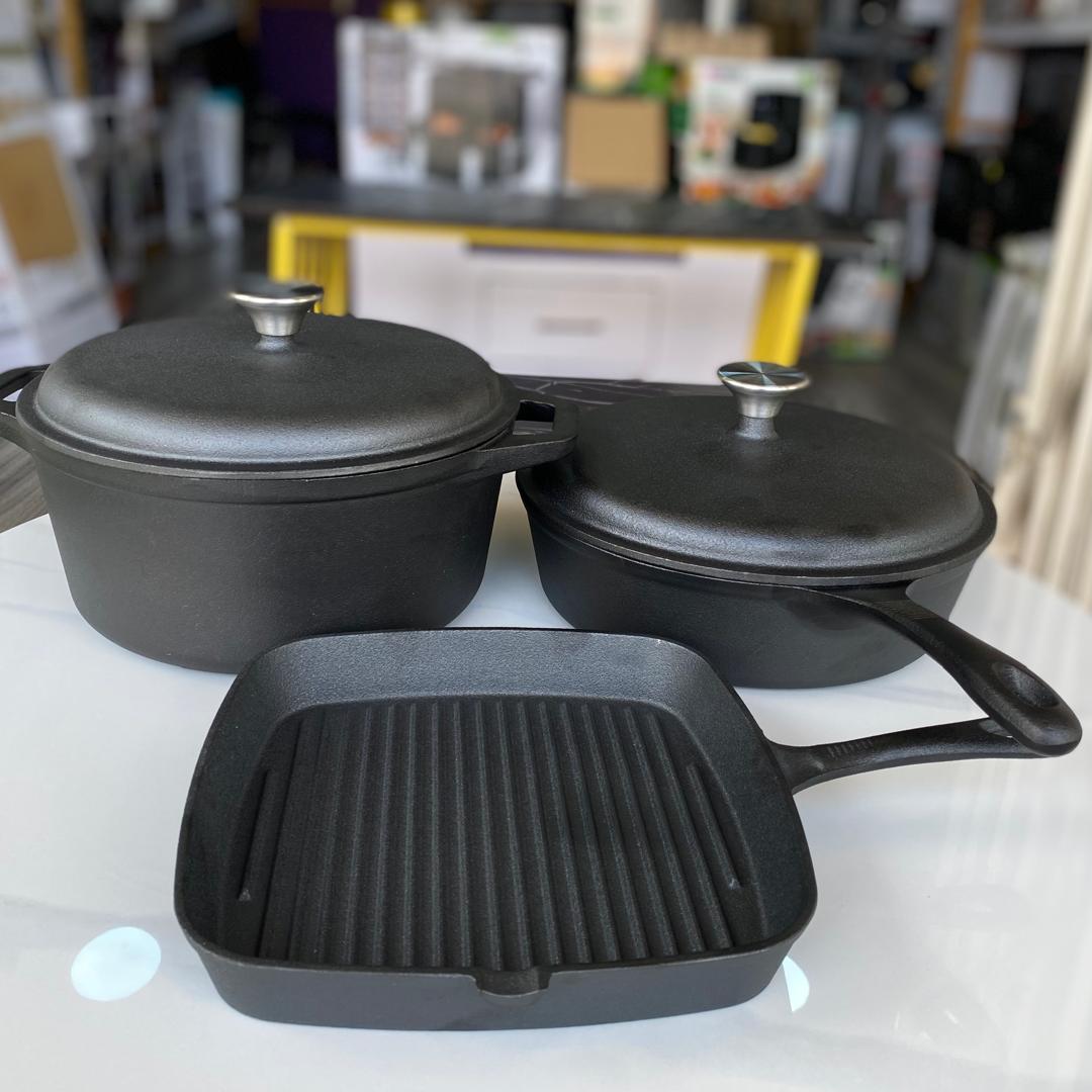 5 Piece Cast iron Cookware - NEW