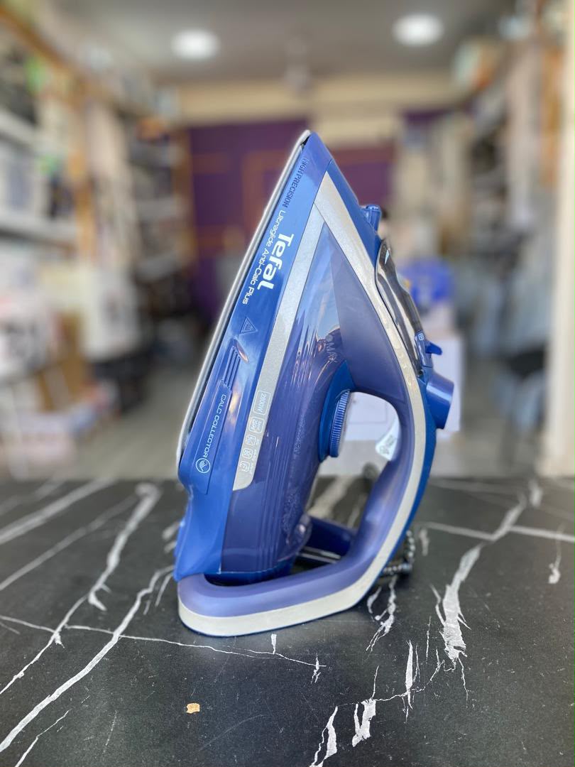 Tefal Ultragliss Plus Anti-Calc Steam Iron - STORE REJECT