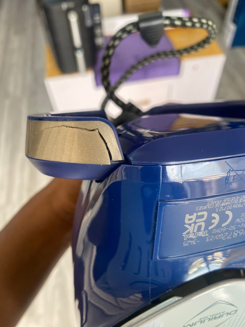 Tefal Ultragliss Plus Anti-Calc Steam Iron - STORE REJECT